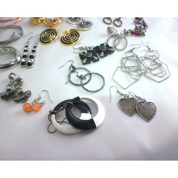 Vintage/Modern Drop Earrings Lot of 23 Rhinestones Beaded Silver Tone Gold Tone - Picture 2 of 6